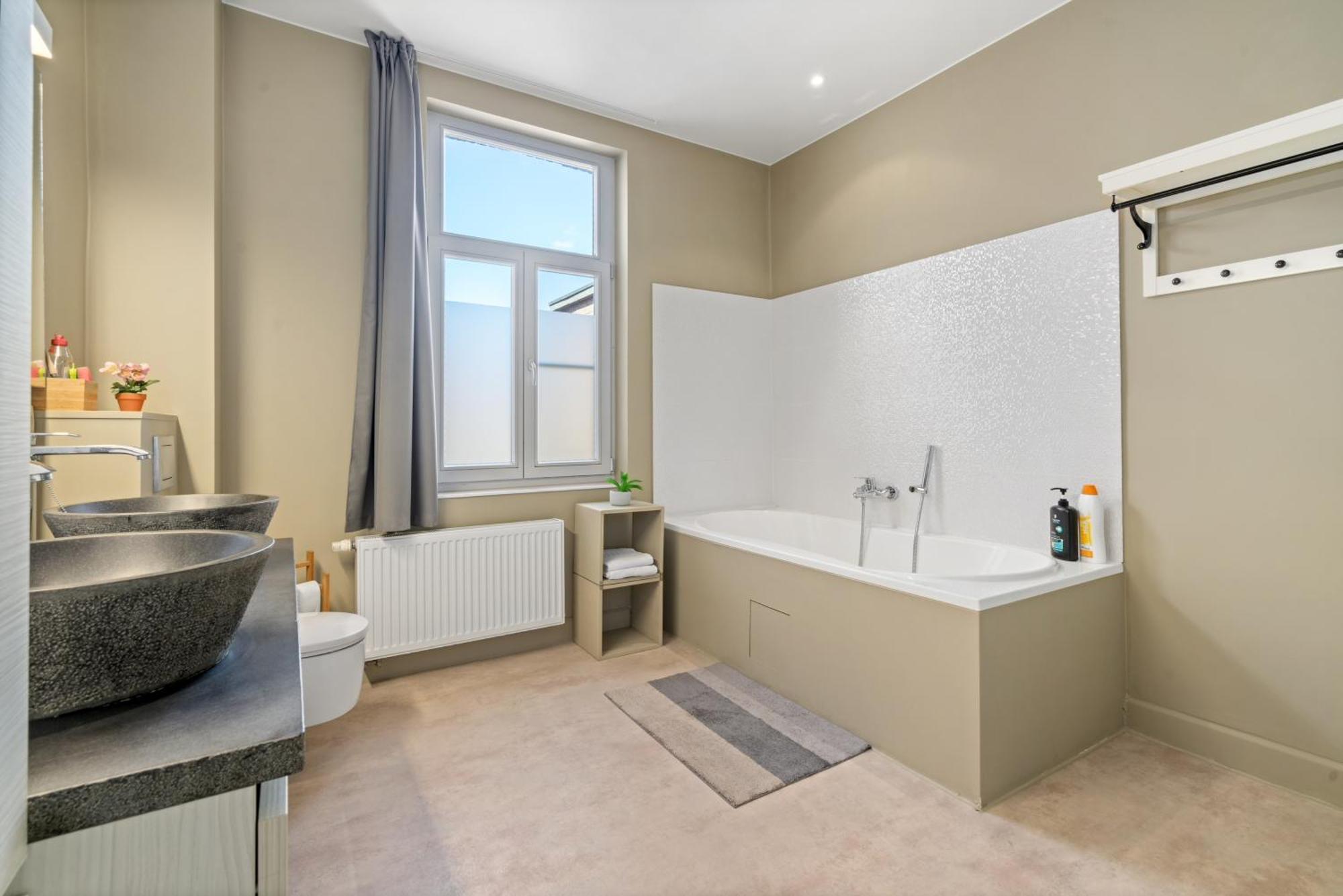 Spacious Guest Suites Near Historic Market - 5 Min Walk Брюгге Экстерьер фото